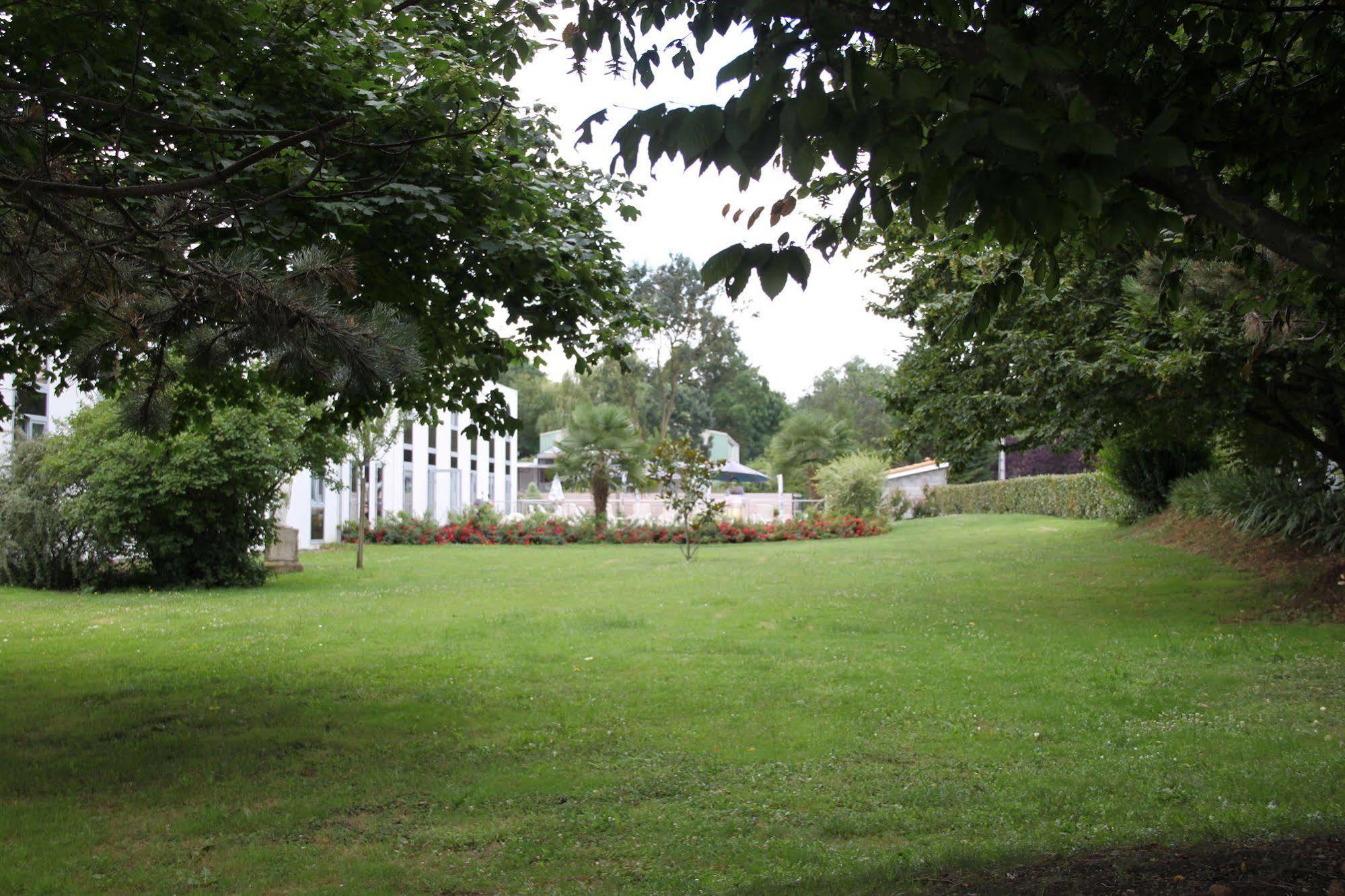 Agape Hotel Bessines Exterior foto